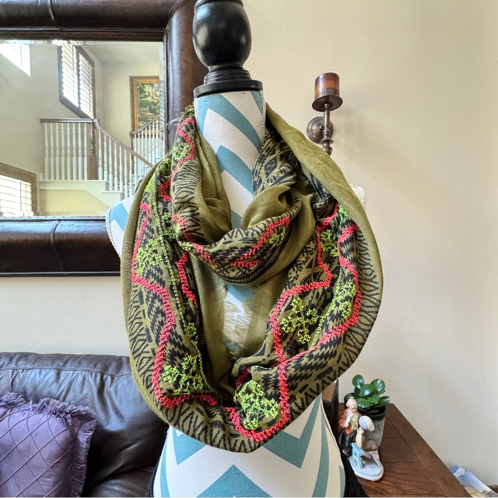 ✅New “Xhilaration” Olive Green and Pink Infinity Scarf